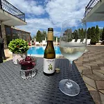 созополски перли 公寓式酒店 3*